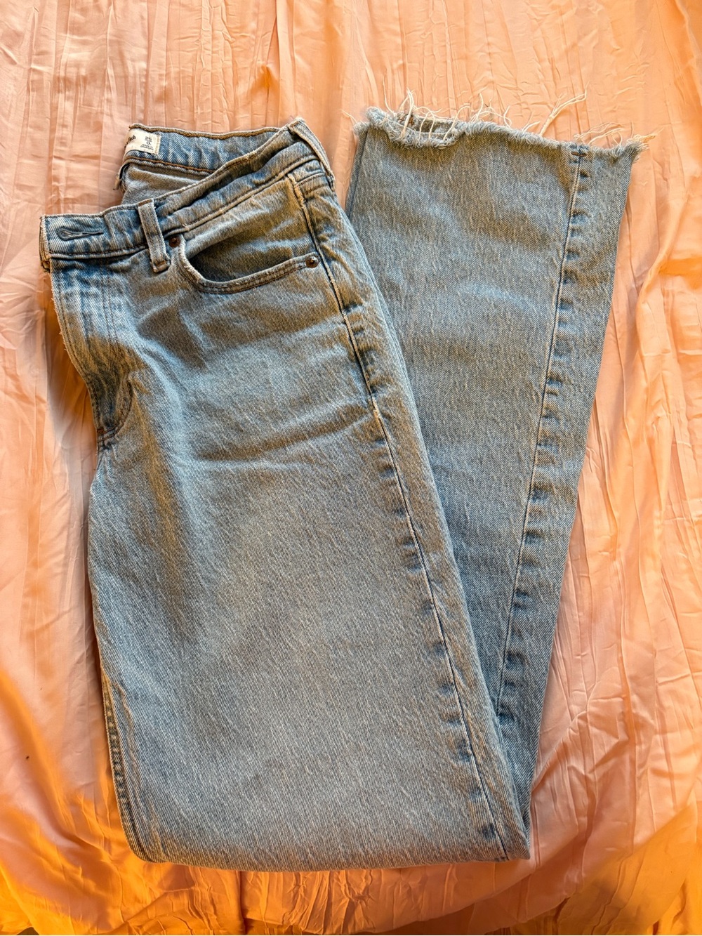 Abercrombie & Fitch The Baggy Low Rise Curve Love Light Wash Jeans